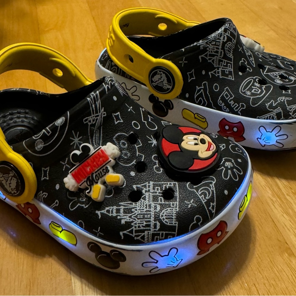 Mickey Crocs - Picture 3 of 4